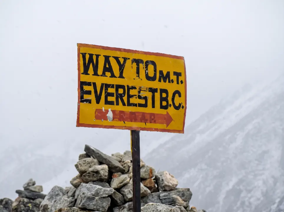 Schild auf dem Weg zum Everest Basecamp