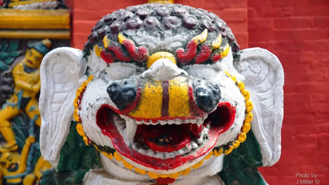 Tempelwächter am Eingang zum Durbar Square in Kathmandu