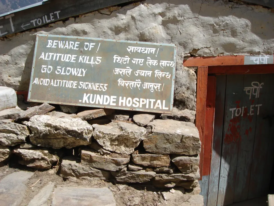Warnschild bei Namche Bazaar