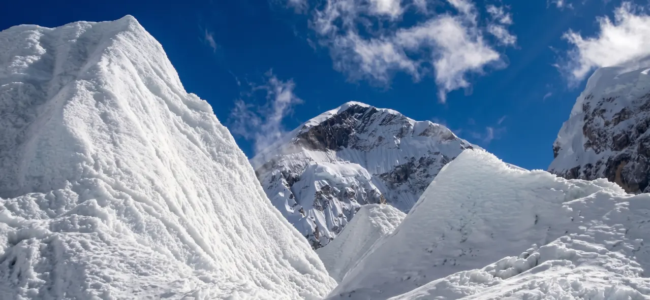 Eis und Schnee auf dem Weg nach Lobuche, Everest-Trekking