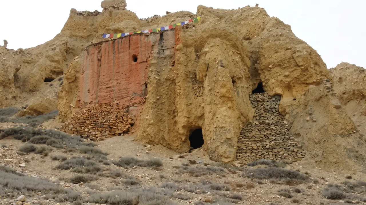Alte Höhlenwohnungen im Mustang