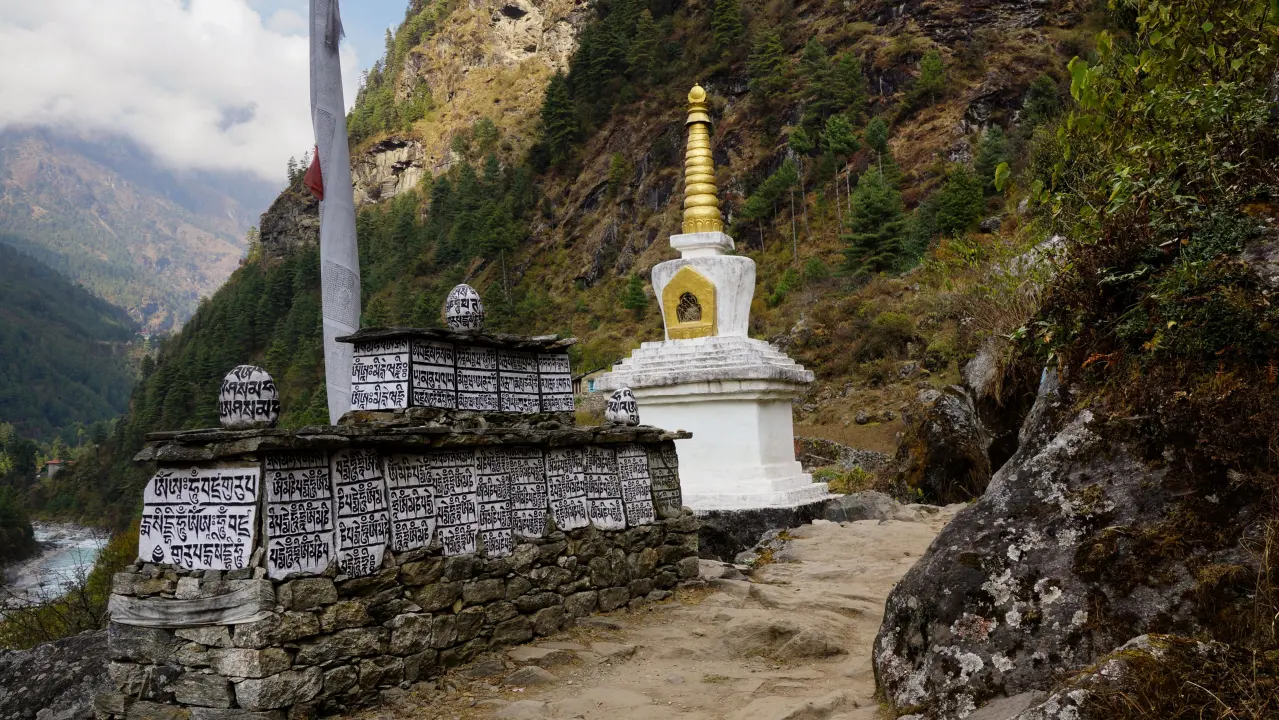 Manimauer bei Phagding, Everest