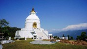 World Peace Stupa, Ein schöner Aussichtspunkt auf Pokhara, den Pewa See und die Annapurnarange.